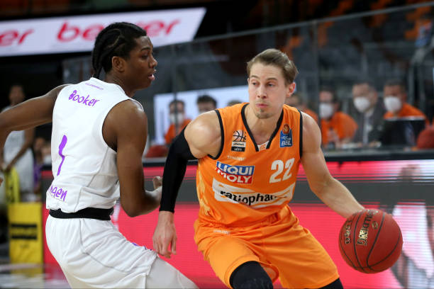 队友的直塞 队友的直塞