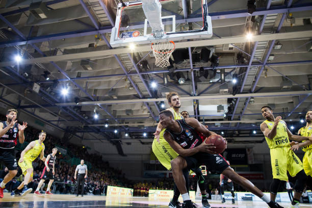 薛飞开局一 薛飞开局一