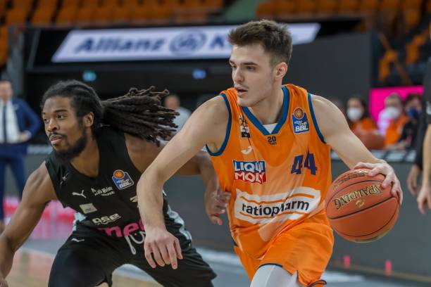 对罗梅乌而 对罗梅乌而